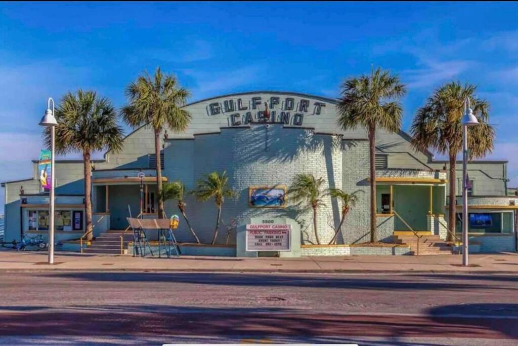 In The Center Of Gulfport, Min Away From The Beach! St. Petersburg Luaran gambar